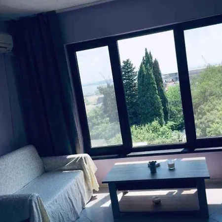 Sunrise Apartment *